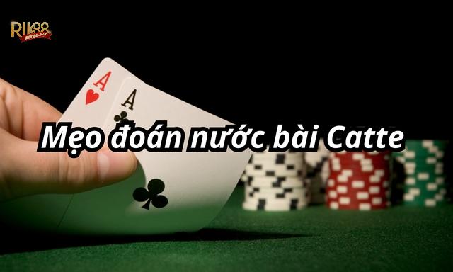 Dựa theo các quân bài đã đánh ra để dự đoán bài đối thủ